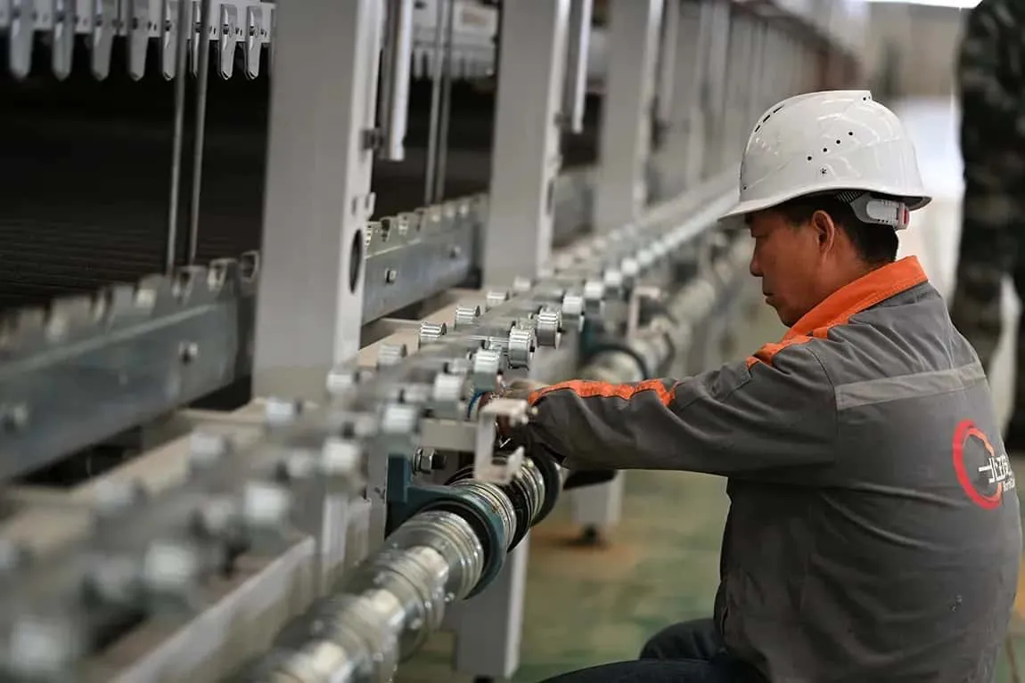 如何避免钢化炉多工位生产时的玻璃错位问题